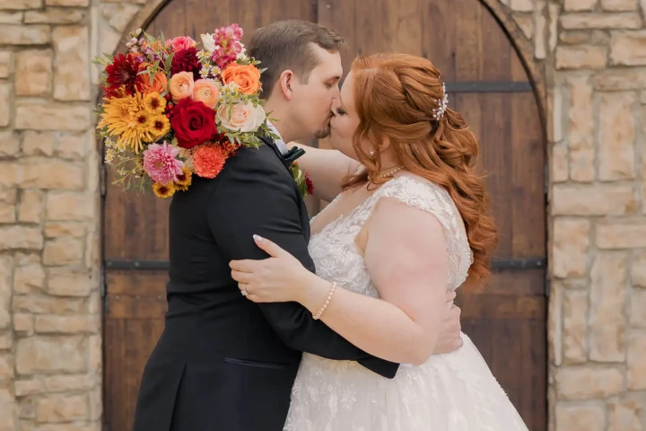 gallery weddings nicole kyle wedding previews amative creative 32 1 720x480 1764101640