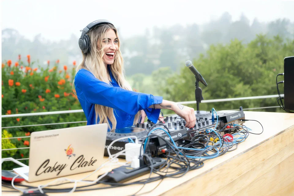 entertainment casey clare 08